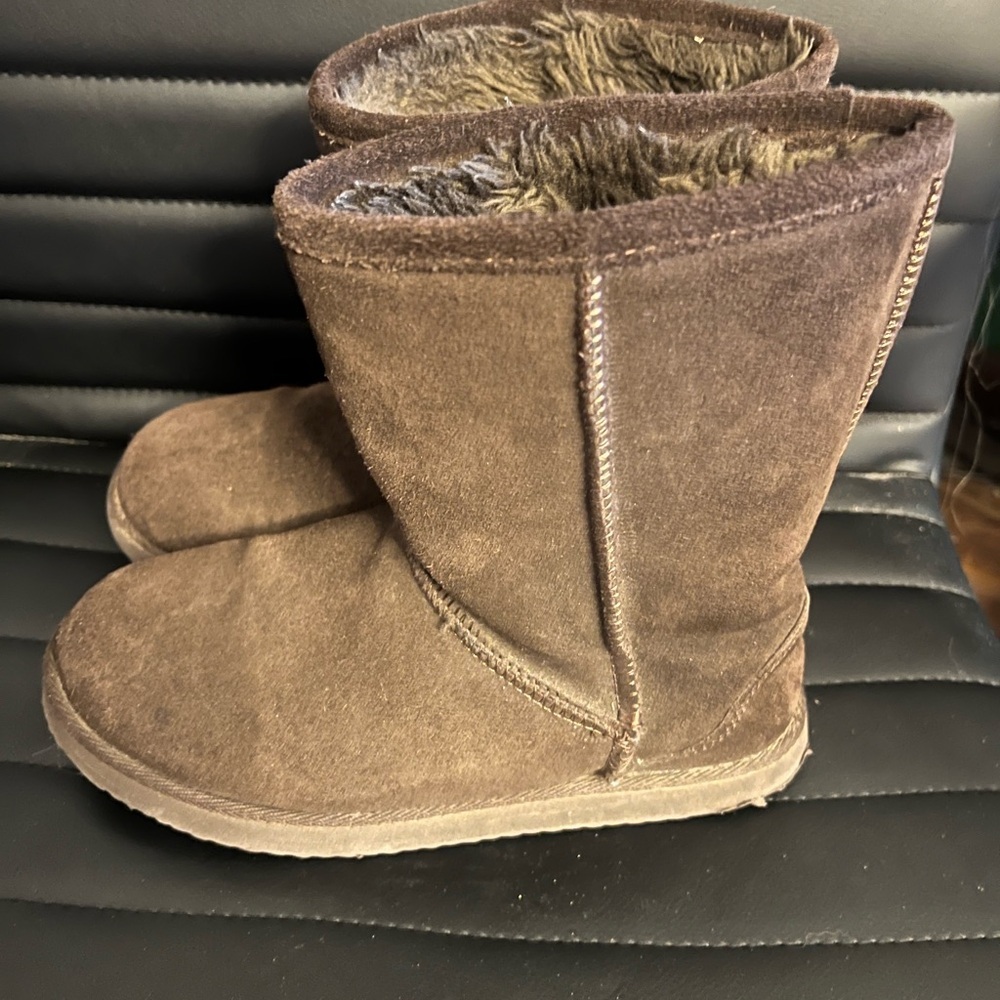 Cozy Brown Winter Boots - Picture 2 of 6